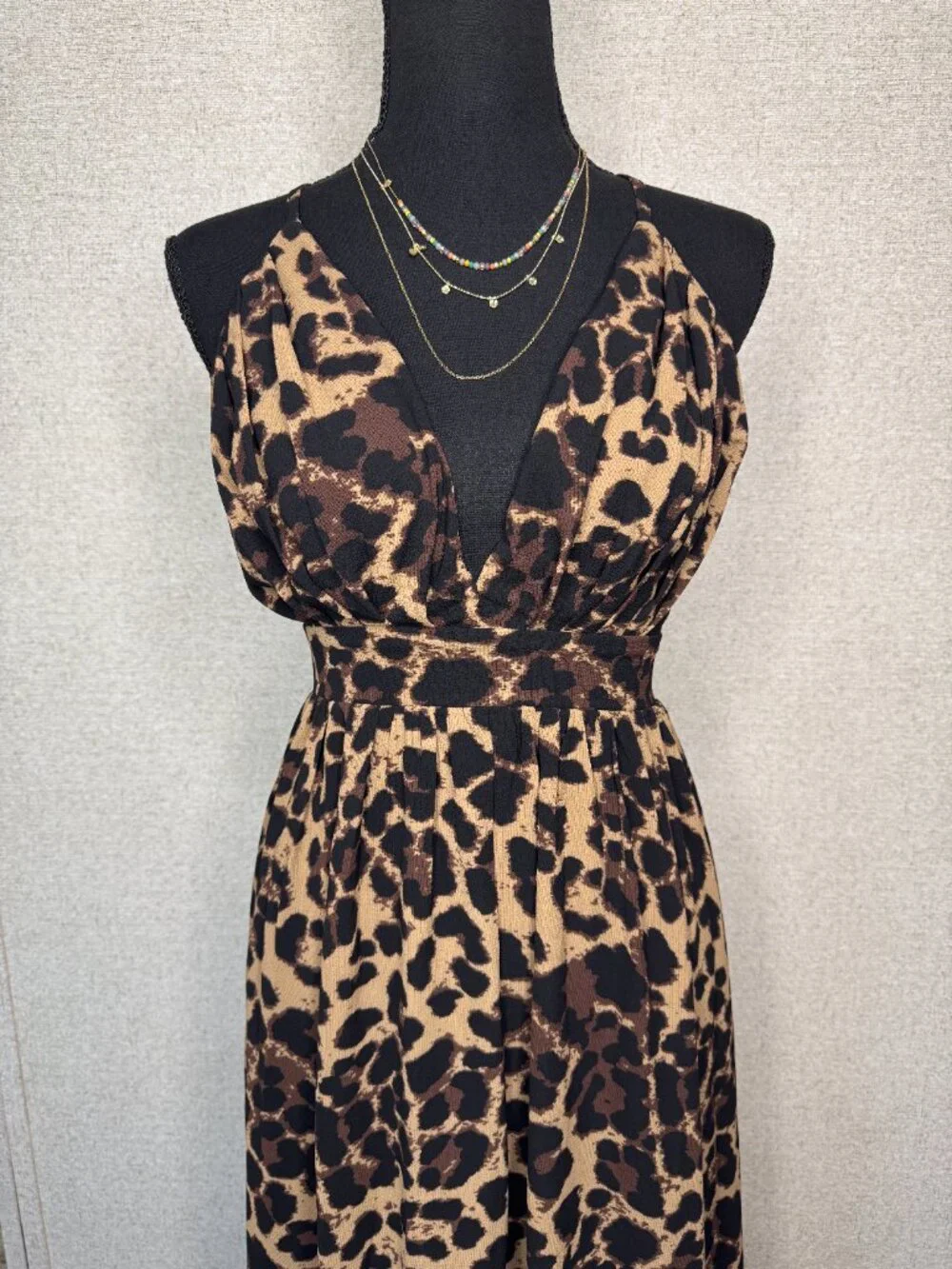 NWT Francesca’s Leopard Print Maxi Dress XS Open Back Flowy Boho Animal Print - Picture 3 of 9